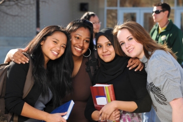 Group of smiling ϲʿ students