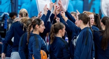 ϲʿ Women's Basketball Team huddle before a game